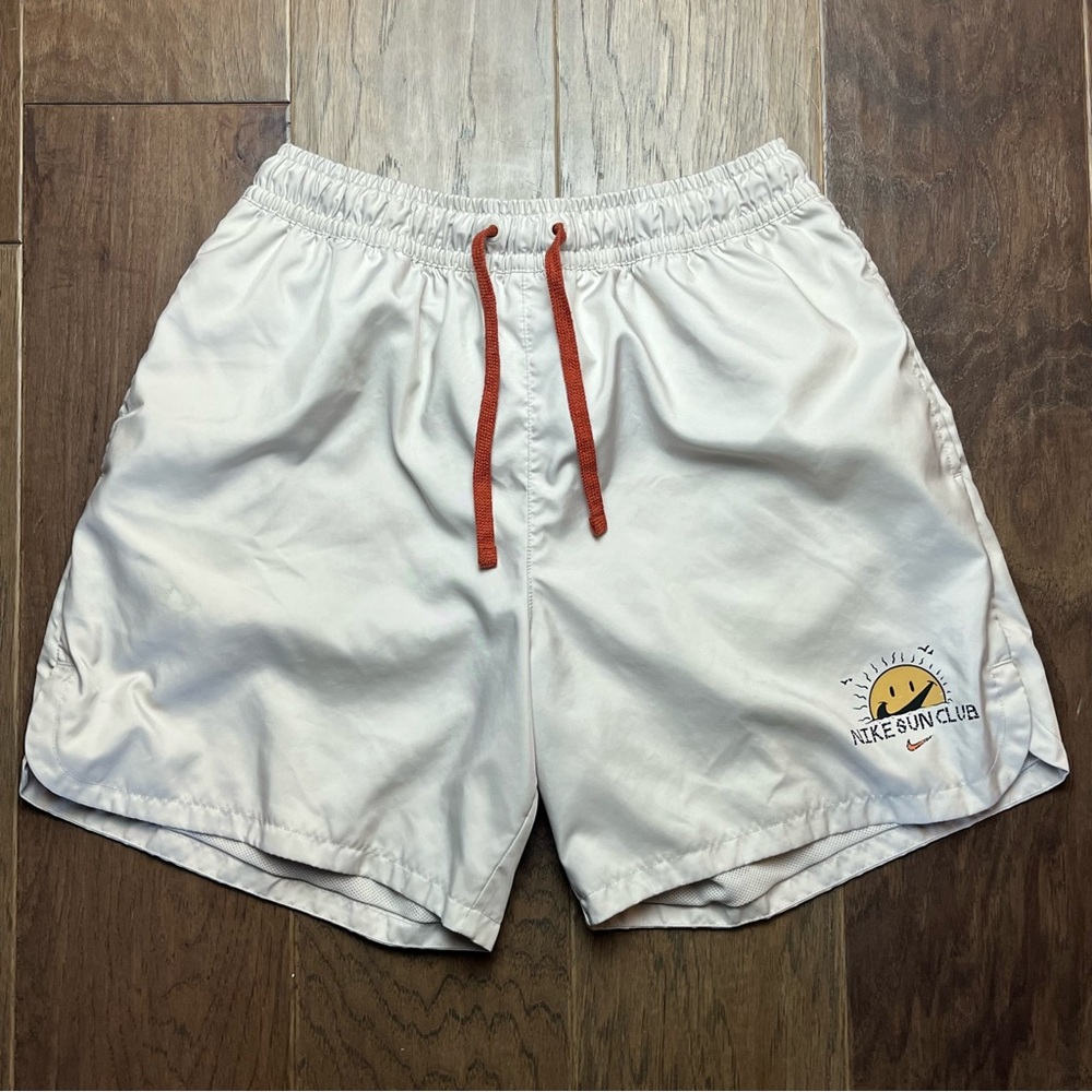 Men’s Nike Sun Club Cream/Tan Athletic Shorts – Size Medium